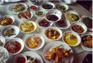 Makan Nasi Padang - Photo KSMTour