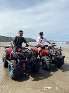 Main ATV di Pantai Air Manis7 Fakta dan Pesona Menarik Seputar Kota Padang