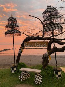 5 Rekomendasi Coffee Shop Dengan View Sunset di Kota Padang Ballad Beach Cafe