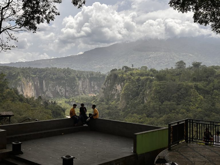 Ngarai Sianok di Kota Bukittinggi