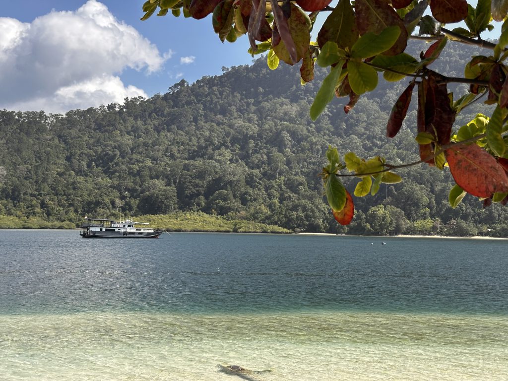 Pasumpahan Island