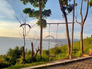 3 Rekomendasi Spot Atraksi Paralayang di Sumatera Barat