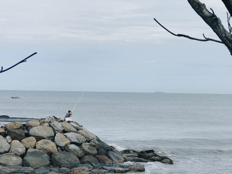 6 Rekomendasi Spot Mancing Mania di Kota Padang