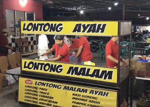 4 Rekomendasi Tempat Makan Lontong Malam di Bukittinggi 