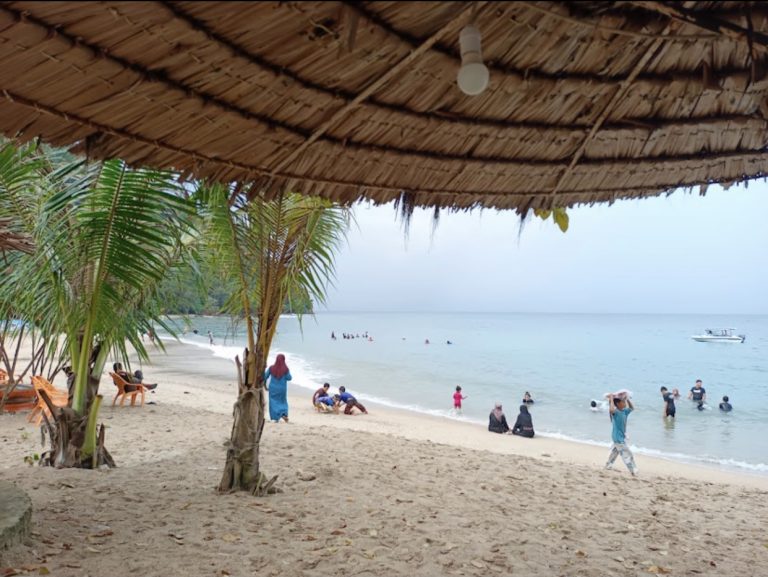 7 Pantai Eksotis di Mandeh yang Wajib Masuk dalam Daftar Liburanmu