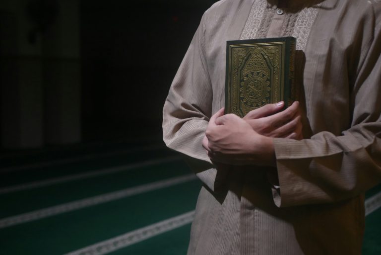 Mengenal Basuluak, Ritual Berdiam di Masjid Selama Ramadhan di Sumatera Barat