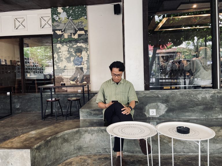 Hanghouse Cafe: Tempat Nongkrong Nyaman Dekat Pantai Padang
