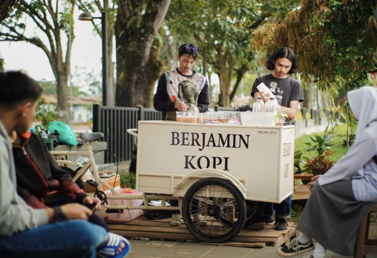 6 Rekomendasi Kopi Keliling di Bukittinggi: Ngopi Enak Enggak Perlu Mahal!