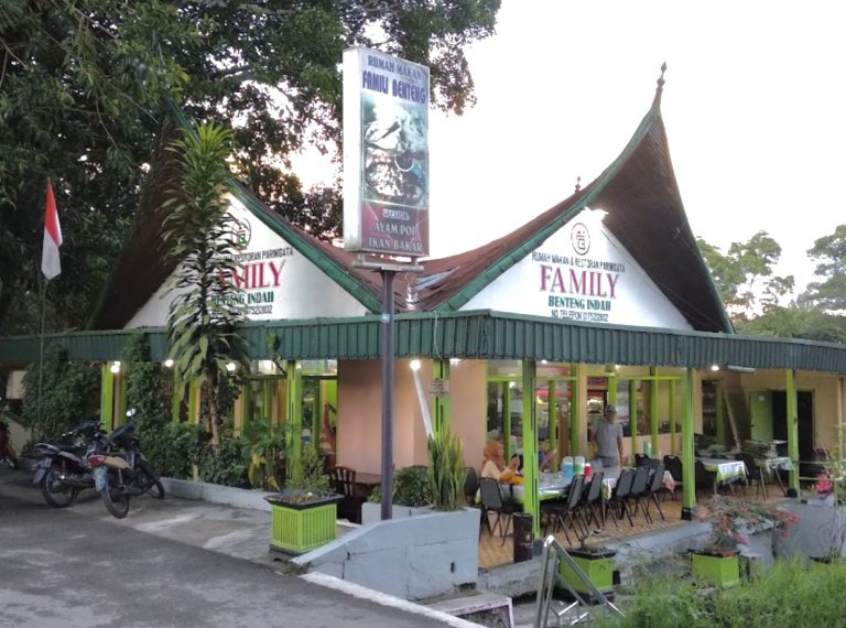5 Tempat Makan Legendaris di Bukittinggi yang Wajib Kamu Coba