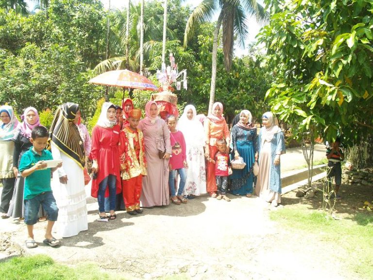 Sunaik Rasul, Antara Agama Dan Tradisi Adat Orang Minangkabau