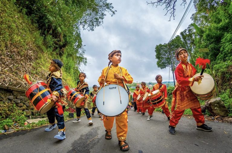 9 Seni Budaya Populer di Pariaman: Hoyak Tabuik hingga Indang Piaman