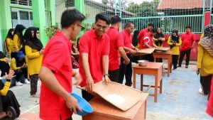 Panampig Bareh - Photo TVRI News - West Sumatra 360 7 Peralatan Memasak Tradisional di Sumatera Barat yang Eksis Hingga Sekarang