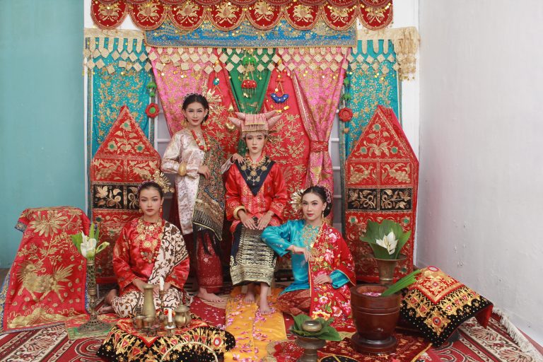 5 Tradisi Pernikahan Setelah Akad Nikah di Minangkabau
