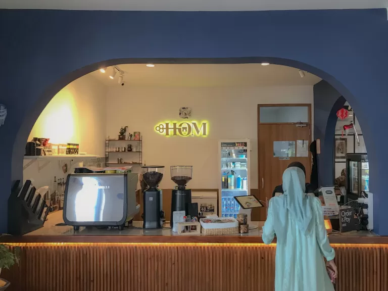 HOM Coffee and Pastry Padang: Homey, Menu Enak & Fasilitas Lengkap