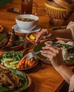 Photo Daun Cobek - West Sumatra 360 Mencari Masakan Sunda di Padang? Coba 5 Rekomendasi Ini!