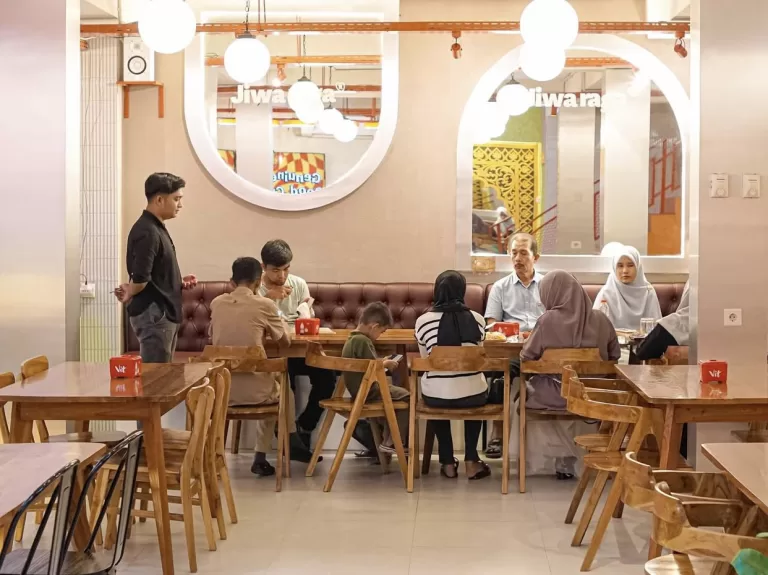 5 Restoran di Padang yang Cocok untuk Quality Time Bersama Keluarga