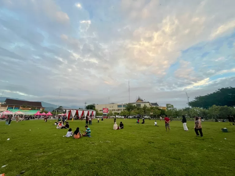 Ruang Terbuka Hijau di Padang: 3 Tempat Favorit Anak-anak Bermain Skuter