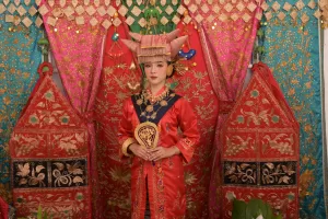 Ragam Penutup Kepala Adat di Minangkabau: Deta, Tingkuluak, hingga Suntiang