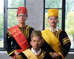 Ragam Penutup Kepala Adat di Minangkabau: Deta, Tingkuluak, hingga Suntiang