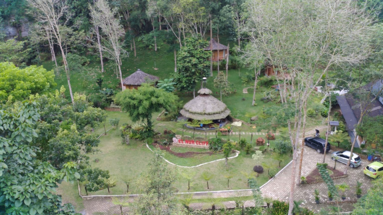 Elnur Cliff Harau: Resort Alam dengan View Tebing & Air Terjun Paling Eksotis di Sumatera Barat Elnur Cliff Harau: Resort Alam dengan View Tebing & Air Terjun Paling Eksotis di Sumatera Barat