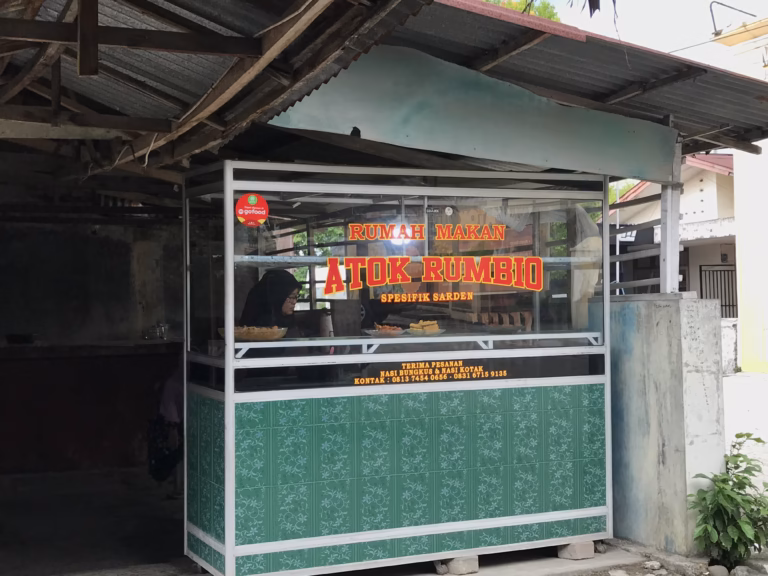 Rumah Makan Atok Rumbio: Legenda Kuliner Minang dengan “Raso yang Ndak Talupo”