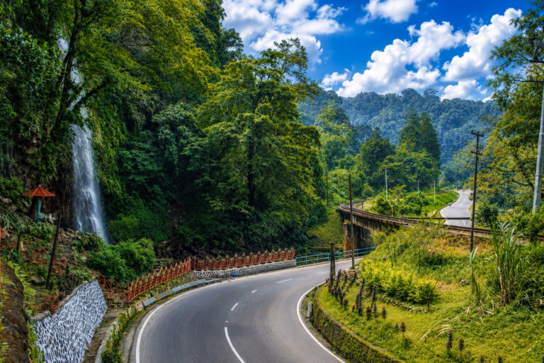 15 Destinasi Wisata di Sumatera Barat yang Bikin Rindu 15 Destinasi Wisata di Sumatera Barat yang Bikin Wisatawan Selalu Ingin Kembali