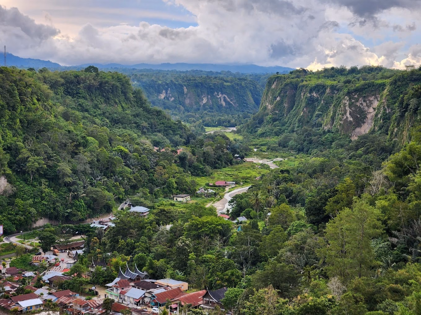15 Destinasi Wisata di Sumatera Barat yang Bikin Wisatawan Selalu Ingin Kembali