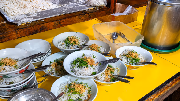 7 Best Places to Eat in Padang Panjang Best Places to Eat in Padang Panjang: Legendary Local Restaurants Worth Stopping For