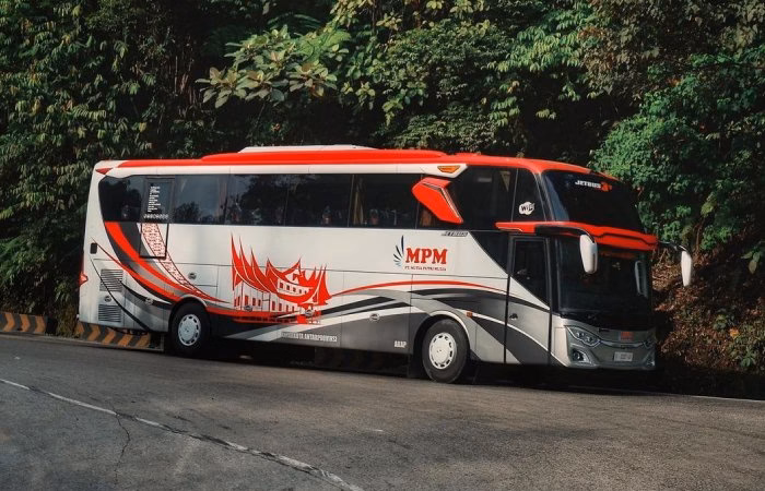 5 Armada Bus Favorit Tujuan Sumatera Barat 5 Armada Bus Favorit Tujuan Sumatera Barat: Menikmati Layanan Bus Legendaris Hingga Kelas Premium