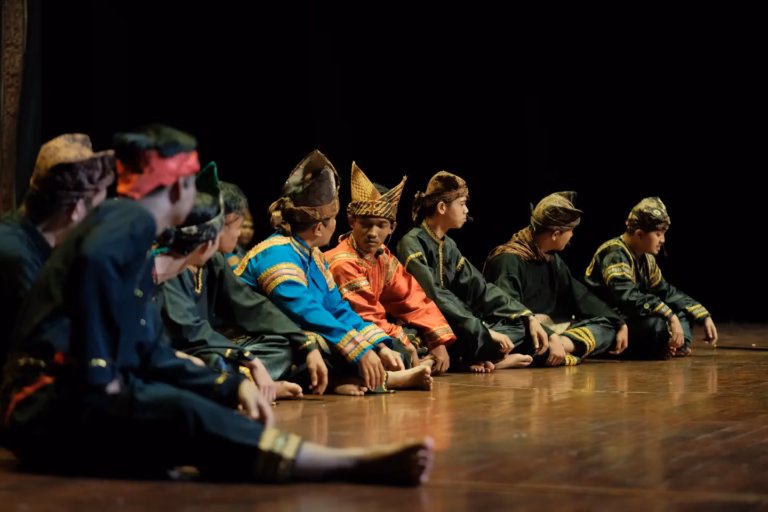 8 Traditional Night-Time Activities in West Sumatra 8 Traditional Night-Time Activities in West Sumatra