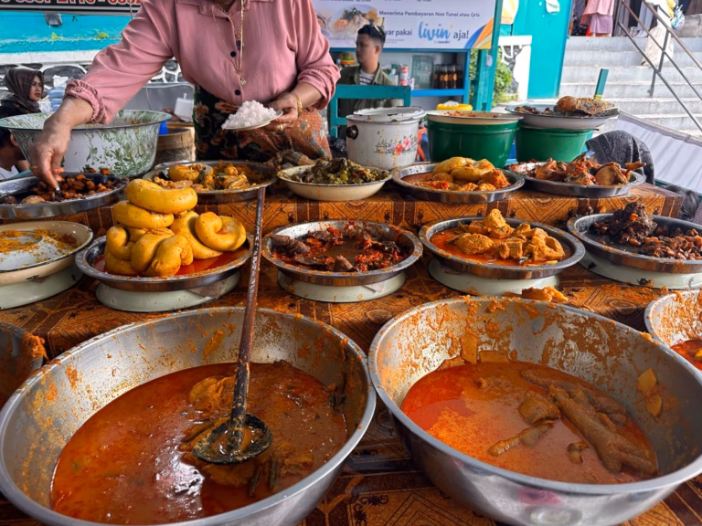 Nasi Padang Vs Nasi Kapau, Simak Perbedaannya! Nasi Padang Vs Nasi Kapau, Simak Perbedaannya!