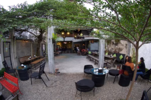 Bat & Arrow Padang: Drinks, Food and Saturday Nightlife